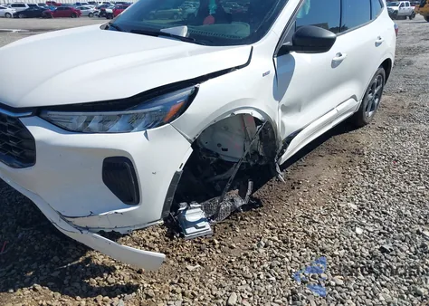 2024 Ford Escape St-Line z USA, uszkodzony, nr VIN 1FMCU0MN4RUA68441